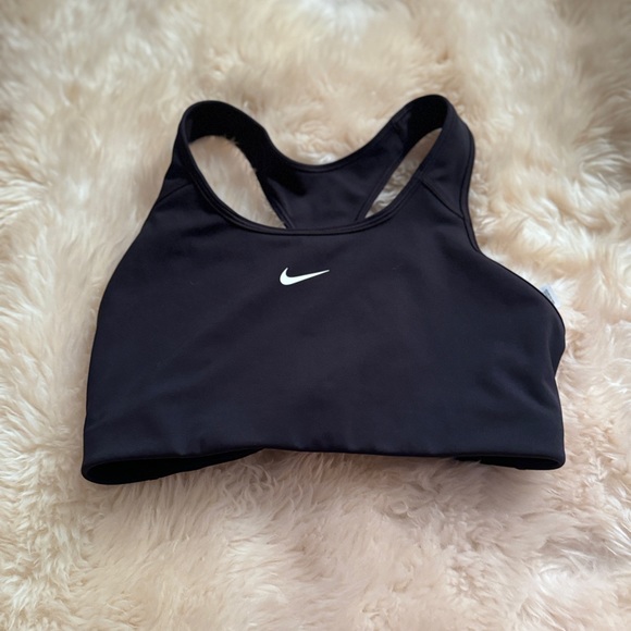 Nike Swoosh Light Support
Women's Non-Padded Sports Bra - Picture 2 of 5